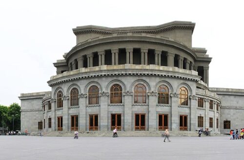 На площади Свободы проходит очередная публичная дискуссия, инициированная «Советом по защите прав граждан Арцаха»