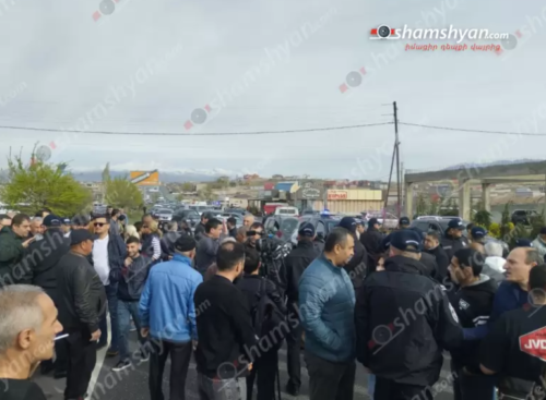 Жители сел Прошян и Касах перекрыли главную дорогу Ереван-Аштарак