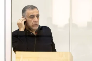 В Баку состоялось очередное заседание сфабрикованного судебного процесса над Рубеном Варданяном: фоторепортаж