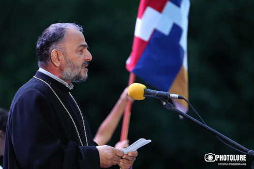 Постоянно прислушиваясь к голосам наших мучеников, мы не должны ставить свои личные интересы выше интересов родной государственности: послание предстоятеля Арцахской епархии по случаю 110-й годовщины Геноцида армян