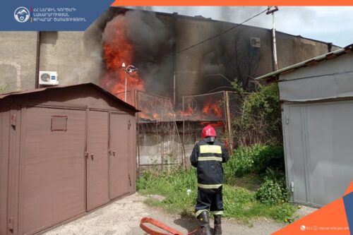 Վանաձորի կերպարվեստի թանգարանի մոտ հրդեհ է բռնկվել