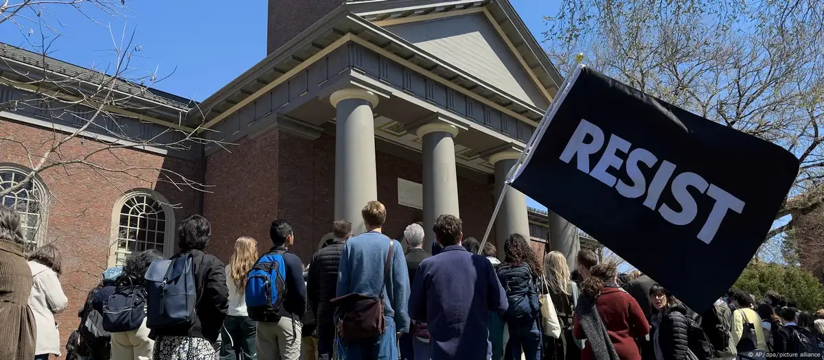 Trump halts Harvard University’s foreign student admission program Trump halts Harvard University’s foreign student admission program