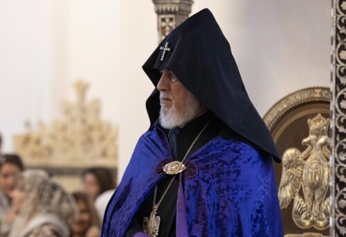 Այս տոնական օրը աղոթում ենք աշխարհասփյուռ մեր ժողովրդի խաղաղության ու բարօրության, մեր բանակի հզորության, մեր պետության անվտանգության ու առաջընթացի համար․ Գարեգին Բ