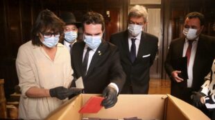 В подвале здания суда Аргентины найдены нацистские материалы (фоторепортаж)