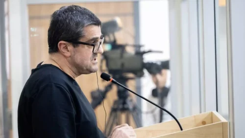 Араик Арутюнян допрошен в Баку в рамках фиктивного суда над военно-политическим руководством Арцаха