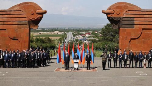 Մեր ժողովուրդը հայրենիք փնտրելու կարիք այլևս չունի, հայրենիքը գտնված է. Սարդարապատում Փաշինյանի ելույթի առանցքային կետերը