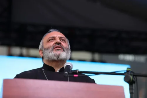 Զարհուրելի է երկրի ղեկավարի և նրա տիկնոջ պահվածքը․ Բագրատ Սրբազան 