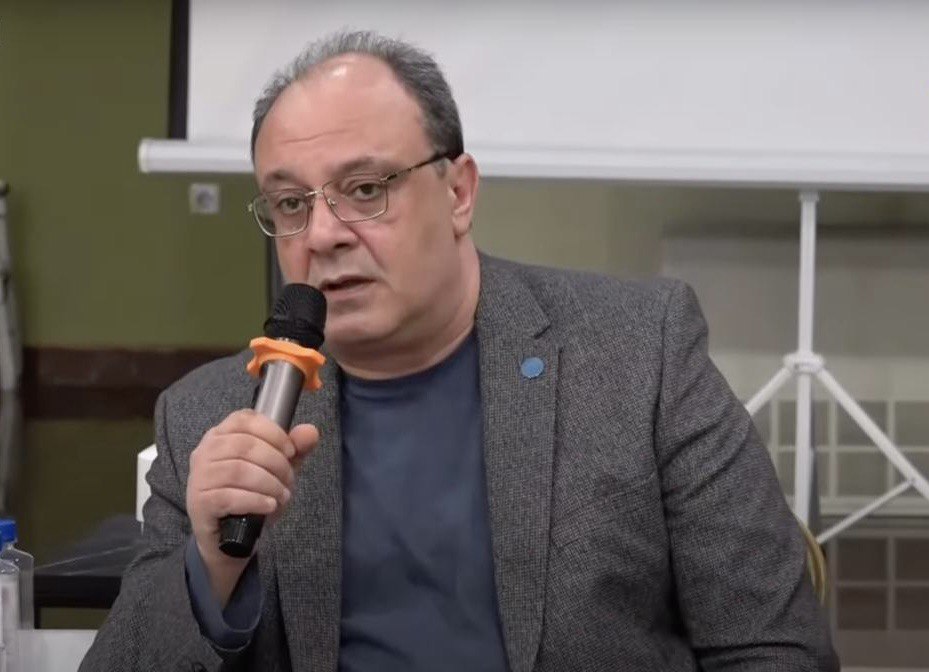 Սպիտակ դրոշներով ժողովուրդը ապրելու շանս չունի. Կարեն Բեքարյան Սպիտակ դրոշներով ժողովուրդը ապրելու շանս չունի. Կարեն Բեքարյան