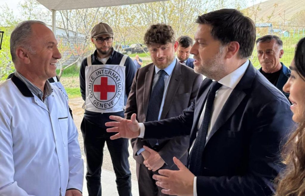 Մարսելի քաղաքապետը ժամանել է Հայաստան և այցելել սահմանամերձ գյուղեր Մարսելի քաղաքապետը ժամանել է Հայաստան և այցելել սահմանամերձ գյուղեր