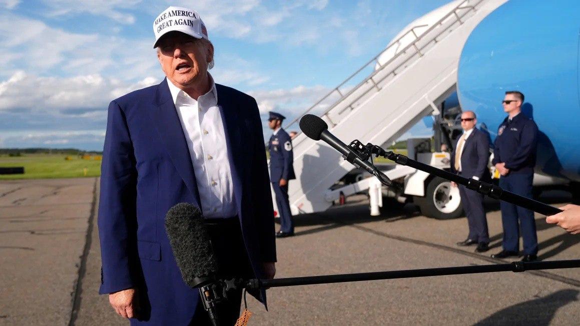 Putin ‘has gone absolutely CRAZY’ and everything out of Zelenskyy’s mouth causes problems, says Trump Putin ‘has gone absolutely CRAZY’ and everything out of Zelenskyy’s mouth causes problems, says Trump