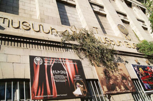 Պատանի հանդիսատեսի թատրոնի շենքի հիմնանորոգման և արդիականացման ծրագրի համար համայնքային բյուջեից կհատկացվի շուրջ 2 մլրդ ՀՀ դրամ, կոլեկտիվին կներկայացվի տնօրենի ԺՊ-ն․ քաղաքապետարան