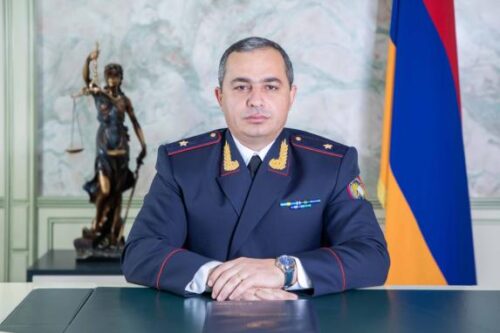 Pastinfo: свыше $500 тыс., хранившихся как вещдок, похитили из здания СК Армении