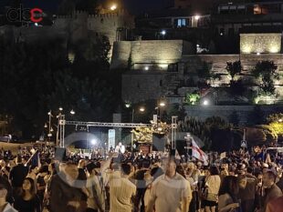 В Тбилиси прошел марш оппозиционеров в День Европы (фото, видео)