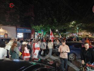 В Тбилиси прошел марш оппозиционеров в День Европы (фото, видео)