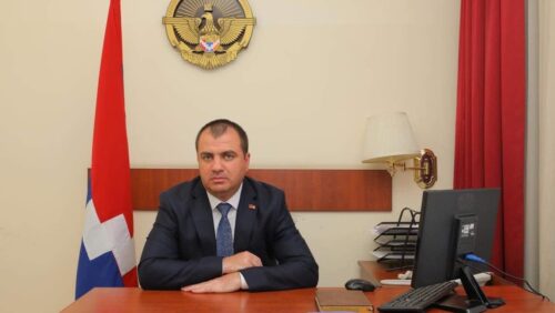 24News: На заседании парламента Арцаха депутат Ашот Даниелян был избран спикером НС вместо Давида Ишханяна, находящегося в плену в Баку