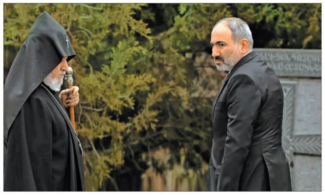 Փաշինյանը փորձում է «գահընկեց» անել Գարեգին Բ-ին, քանի որ նա փաստացի դարձել է «հակափաշինյանական» ճամբարի առանցքային դեմքերից մեկը․ EADaily Փաշինյանը փորձում է «գահընկեց» անել Գարեգին Բ-ին, քանի որ նա փաստացի դարձել է «հակափաշինյանական» ճամբարի առանցքային դեմքերից մեկը․ EADaily