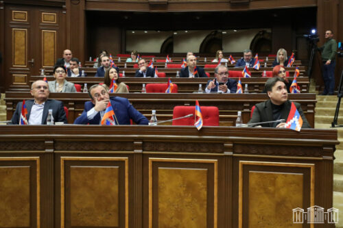 Сейран Оганян опубликовал подписи всех 28 депутатов фракции для начала процесса импичмента Николу Пашиняну