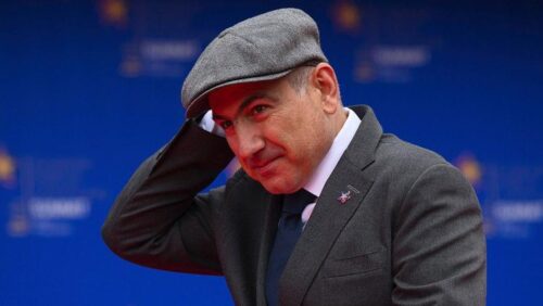 «Московский комсомолец»: Действия Пашиняна направлены на то, чтобы взять церковь под свой полный контроль, ослабить ее и разделить