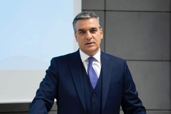 Փաշինյանն ինքն իրեն պատկերացնում է օպերլիազորի կամ քրեական հետախուզության բաժնի ղեկավարի դերում. Արման Թաթոյան Փաշինյանն ինքն իրեն պատկերացնում է օպերլիազորի կամ քրեական հետախուզության բաժնի ղեկավարի դերում. Արման Թաթոյան