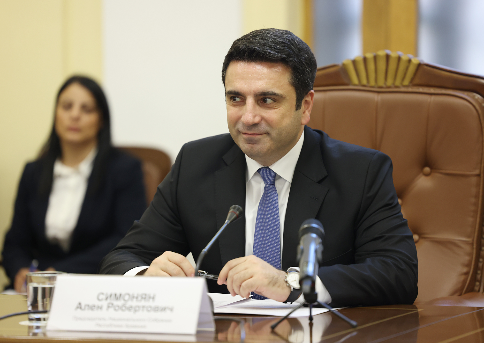 Կաթողիկոսը պիտի հեռանա․ Ալեն Սիմոնյանի ճեպազրույցի առանցքային կետերը Կաթողիկոսը պիտի հեռանա․ Ալեն Սիմոնյանի ճեպազրույցի առանցքային կետերը
