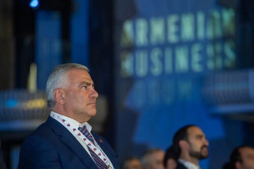 Неприемлемый абсурд: международная реакция на преследование Армянской апостольской церкви и Карапетяна
