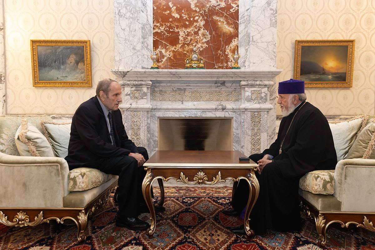 Լևոն Տեր-Պետրոսյանը հանդիպել է Գարեգին Բ-ի հետ Լևոն Տեր-Պետրոսյանը հանդիպել է Գարեգին Բ-ի հետ