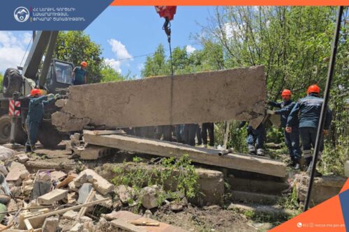 Спасатели в Чамбараке обнаружили тело погибшего в результате взрыва директора театра в Чамбараке
