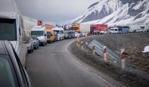 Հաշվի առնելով վրացական անցակետերում կուտակումները՝ ՀՀ մաքսային ծառայությունը նպատակահարմար չի համարել հայկական բեռնատարների՝ հայ-վրացական սահմանի հատումը. ՊԵԿ