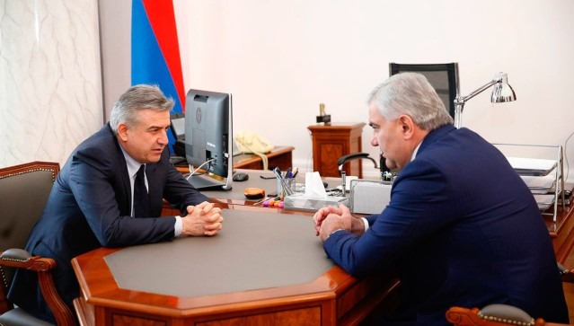 Այն ամենը, ինչ այսօր կատարվում է Սամվել Կարապետյանի ու նրա ընտանիքի նկատմամբ, ամոթալի է, անթույլատրելի և անպատվաբեր ցանկացածի համար, բայց նախ և առաջ մեր երկրի համար. Կարեն Կարապետյան Այն ամենը, ինչ այսօր կատարվում է Սամվել Կարապետյանի ու նրա ընտանիքի նկատմամբ, ամոթալի է, անթույլատրելի և անպատվաբեր ցանկացածի համար, բայց նախ և առաջ մեր երկրի համար. Կարեն Կարապետյան