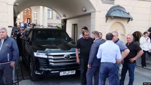 Освобождены задержанные в доме Самвела Карапетяна