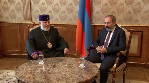 «Известия»: В преддверии предстоящих выборов в Армении можно ожидать дальнейшего обострения отношений между действующей властью и ААЦ