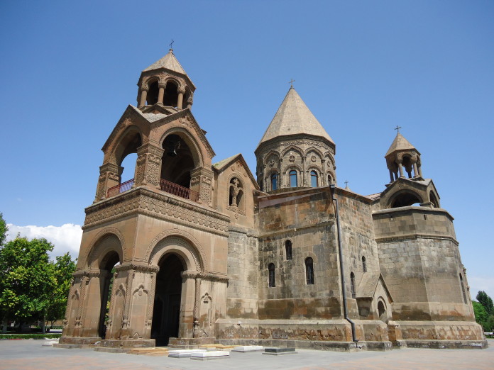 Խաչ՝ խաչի վրա․ Հայկական եկեղեցին կարող է զրկվել անկախությունից․ ռուսական մամուլի ամփոփում Խաչ՝ խաչի վրա․ Հայկական եկեղեցին կարող է զրկվել անկախությունից․ ռուսական մամուլի ամփոփում