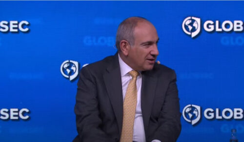 Пашинян: Мы консультируемся с Азербайджаном по подписанию мирного соглашения