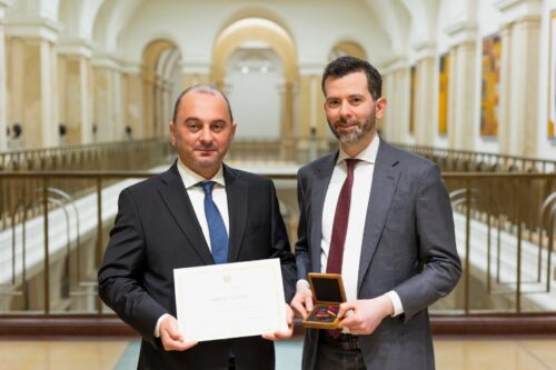 Член Палаты представителей Берлина профессор д-р Мартин Петцольд награжден Почетной медалью МИД РА