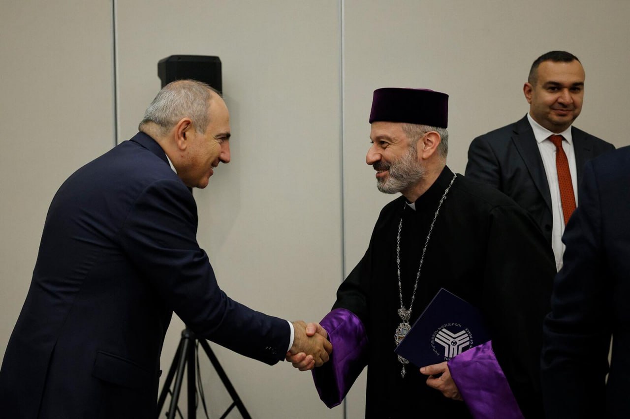 Փաշինյանը հայտարարել է, որ ցանկանում է Թուրքիայի նախագահին հրավիրել Երևան՝ մասնակցելու 2026-ի մայիսին կայանալիք Եվրոպական քաղաքական համայնքի գագաթնաժողովին Փաշինյանը հայտարարել է, որ ցանկանում է Թուրքիայի նախագահին հրավիրել Երևան՝ մասնակցելու 2026-ի մայիսին կայանալիք Եվրոպական քաղաքական համայնքի գագաթնաժողովին