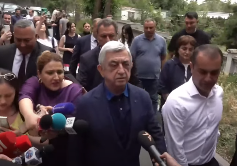 Եթե պատերազմը շարունակվի, ՀՀ-ի վրա անկանխատեսելի հետևանքների թիվը կավելանա․ Սերժ Սարգսյան Եթե պատերազմը շարունակվի, ՀՀ-ի վրա անկանխատեսելի հետևանքների թիվը կավելանա․ Սերժ Սարգսյան