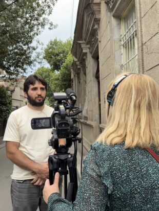 «Такие святотатственные люди, как вы, не имеют права выступать против церкви каким-либо образом»: армяне в Тбилиси провели акцию протеста под лозунгом «Держитесь подальше от Армянской апостольской церкви» (фоторепортаж)