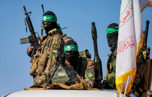 Hamas agrees to release 10 hostages