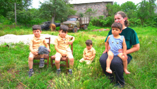 Ինչ եփեմ՝ պետք է առանց դժգոհելու ուտեն, թե չէ պատկերացնու՞մ եք 9 կաթսա գազօջախին․ Դսեղի համարձակ ու մեծ ընտանիքի փոքրիկ պատմությունը