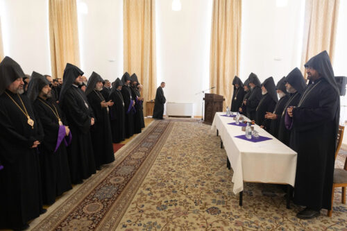 Մայր Աթոռում տեղի է ունեցել քահանայից ժողով. Միքայել Սրբազանին փոխարինել է Մուշեղ եպիսկոպոս Բաբայանը