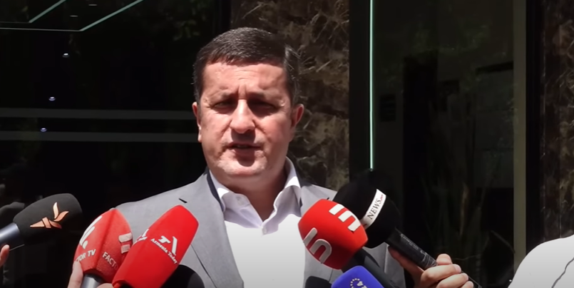 Սամվել Կարապետյանը չի հայտարարել, որ սակագինն իջնելու է, ասել է՝ չի բարձրանալու. Դավիթ Ղազինյանի ճեպազրույցի առանցքային կետերը Սամվել Կարապետյանը չի հայտարարել, որ սակագինն իջնելու է, ասել է՝ չի բարձրանալու. Դավիթ Ղազինյանի ճեպազրույցի առանցքային կետերը