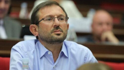 Մեր բնակարան ներխուժումը, խուզարկությունը, որդուս և նրա հետ ևս հինգ անձի եռօրյա ձերբակալությունը նույնպես անհիմն էր․ Գեղամ Մանուկյան