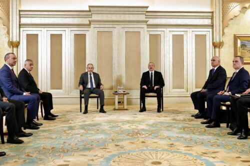 В Абу-Даби завершилась встреча Пашиняна и Алиева