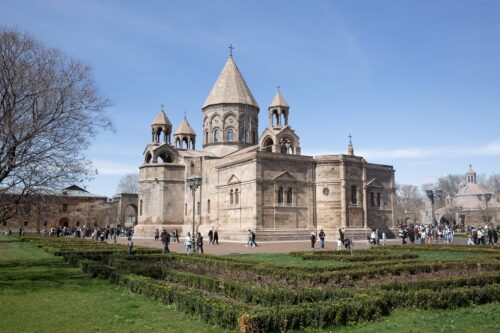 Архиепископы Абраам, Геворг и Вазген покинули Высший Духовный Совет Первопрестольного