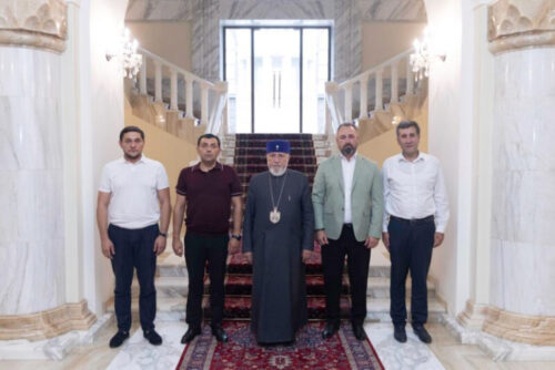 Ամենայն հայոց կաթողիկոսն ու «Հինգ իրավապաշտպաններ» նախաձեռնության անդամները  քննարկել են եկեղեցու և եկեղեցականների դեմ իրականացվող արշավը