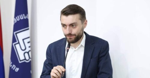 Депутат Национального Собрания Арен Мкртчян подал в отставку