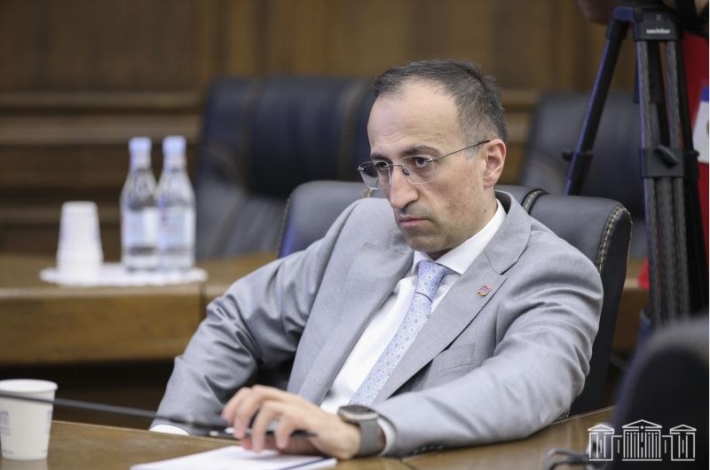 Աթեիստ, «Գարդասիլ» պատվաստանյութի և ծխախոտի դեմ պայքարի ջատագով. ինչո՞վ է աչքի ընկել նախարար նշանակված Արսեն Թորոսյանը Աթեիստ, «Գարդասիլ» պատվաստանյութի և ծխախոտի դեմ պայքարի ջատագով. ինչո՞վ է աչքի ընկել նախարար նշանակված Արսեն Թորոսյանը