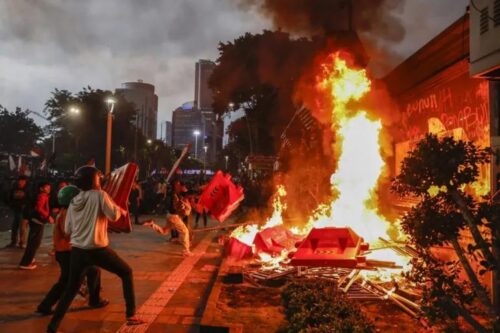 People die as fire breaks out at Indonesia’s government building