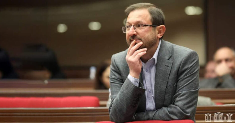 Масштабы борьбы против Армянской Церкви расширились: Гегам Манукян о решении о роспуске духовной службы в армянской армии