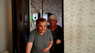 Ազնաբերդը սրտում, հուշերը՝ թոռների ապրելակերպում. նախիջևանցի քույրերը տուն գնալ են ուզում